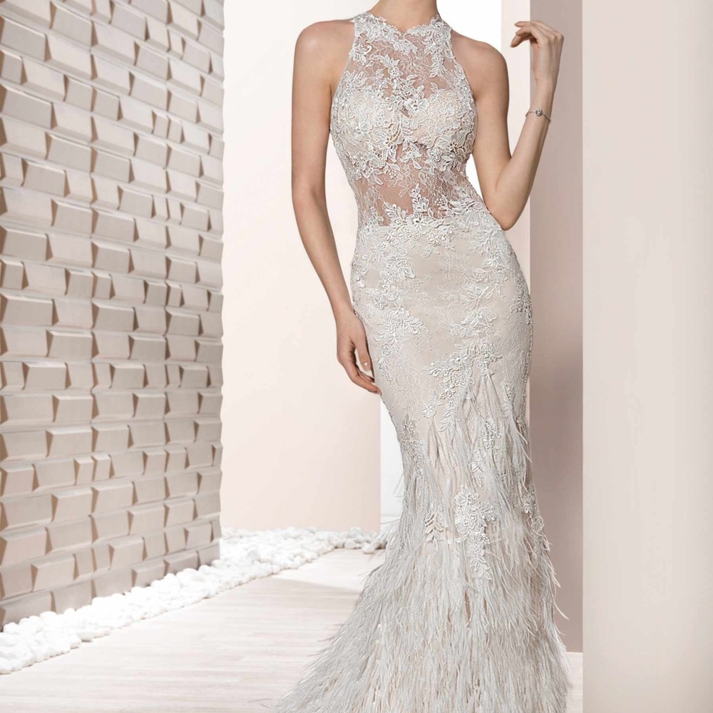 Demetrios Wedding Gown style 711 never altered NWT sz 12 designer feathers lace